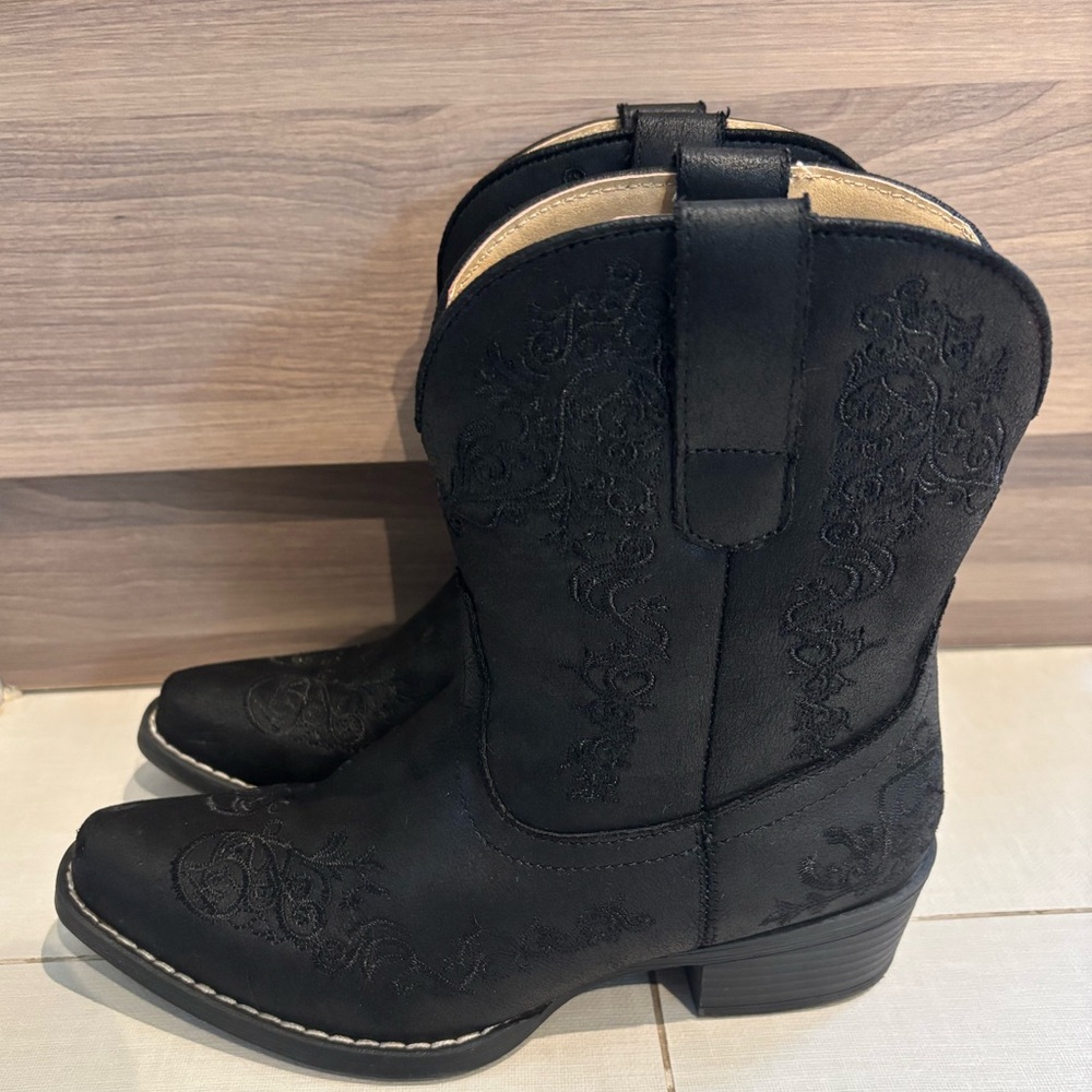 Women’s Roper Black Ankle Boots with Embroidered Design